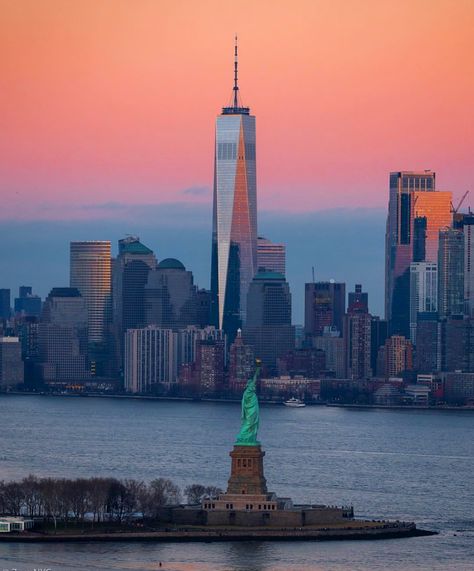 NYC.  The harbor and Statue of Liberty at New York City Emergency Clothes, Statue Of Liberty Winter, New York Statue Of Liberty Aesthetic, New York Statue Of Liberty, New York City Statue Of Liberty, Statue Of Liberty Crying, Good Morning Beautiful Pictures, New York Photography, Homeless People