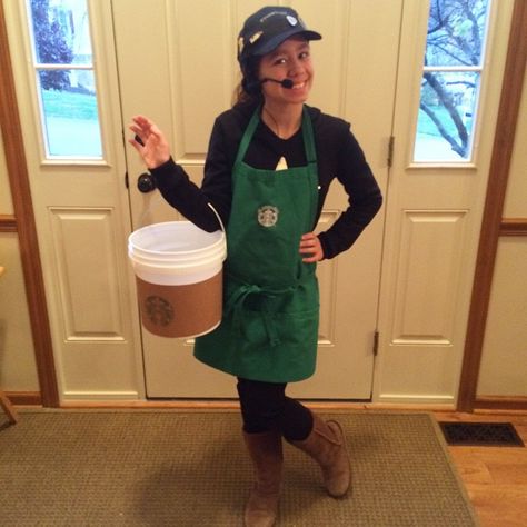 Starbucks Worker Costume, Starbucks Work Outfit, Starbucks Employee Outfit Ideas, Starbucks Barista Costume, Starbucks Employee Outfit, Barista Halloween Costume, Barista Costume, Starbucks Costume, Barista Outfits