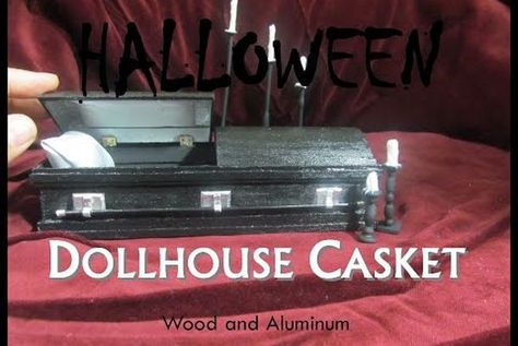 Miniature Working Coffin Tutorial Dollhouse Makeover, Halloween Dollhouse, Ikea Dollhouse, Haunted House Diy, Gothic Dollhouse, Dollhouse Halloween, Dollhouse Tutorials, Barbie Ideas, Haunted Dollhouse