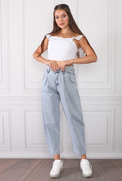 Balloon Jeans Outfit, Everyday Ootd, Balloon Jeans, Jeans Outfit Women, Jeans Outfit Summer, Light Jeans, Summer Work, Summer Work Outfits, Jeans Outfit