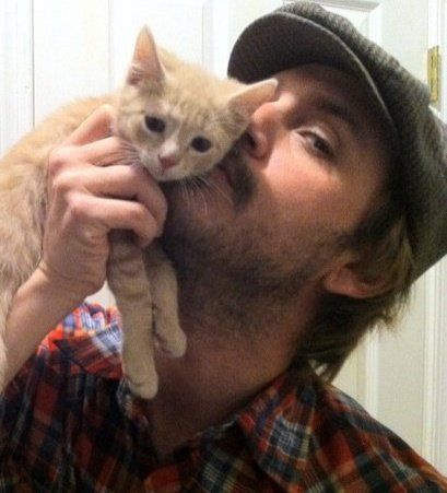 ryan gosling is better than pizza. Hey Girl Ryan Gosling, Celebrities With Cats, Men With Cats, Cats Photos, Райан Гослинг, Great Cat, Old Cats, Cat People, Ryan Gosling