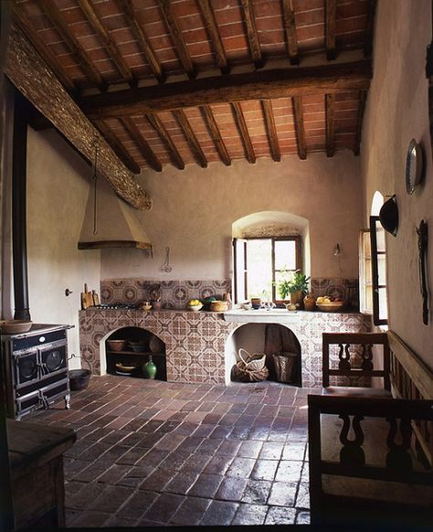 Rustic Farmhouse in Tuscany, Italy by the style files, via Flickr Rustic Italian Kitchen, Rustic Italian Farmhouse, Rustic Italian Decor, Rustic Italian Home, Italian Farmhouse, English Houses, Desert Style, Spanish Villa, Tuscan Design