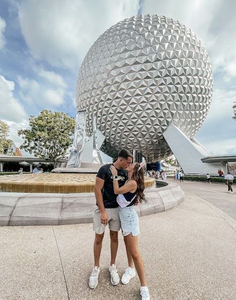 Disneyland Couples Pictures, Epcot Photo Ideas, Disney World Honeymoon, Disney Family Outfits, Epcot Ball, Orlando Florida Disney, Disney Poses, Earth Photo, Cute Disney Outfits