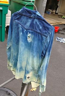 Distressed Denim Jacket Diy, Bleach Denim Jacket, Denim Jacket Diy, Diy Bleach, Bleach Shirt Diy, Bleached Denim Jacket, Bleach Denim, Bleaching Clothes, Jacket Diy