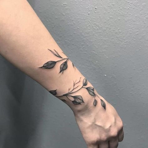 Berry Tattoo, Around Arm Tattoo, Tatuagem Masculina Pequena, Forearm Band Tattoos, Men's Fashion Tips, One Piece Tattoos, Wrist Tattoos For Guys, Vine Tattoos, Small Tattoos For Guys