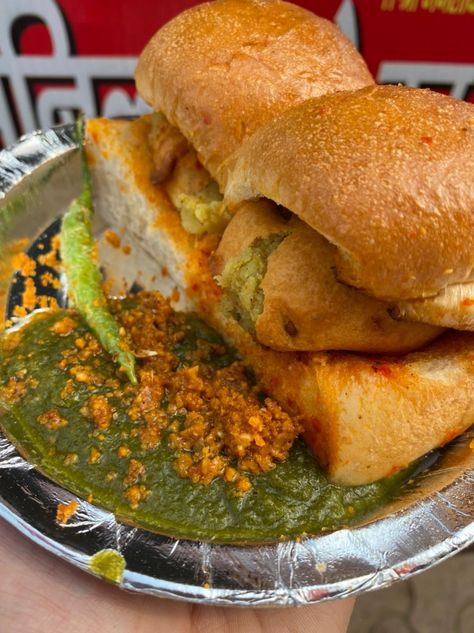 Vada pav Bada Pav Photo, Misal Pav Snapchat Story, Vada Pav Aesthetic, Bombay Street Food, Mumbai Street Food Snap, Vadapav Aesthetic, Vada Pav Snap, Mumbai Food Snap, Vada Pav Snapchat