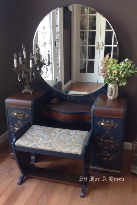 Mid century modern vanity brought back to life! www.facebook.com/FitForAQueenNewJersey Vintage Vanities, Cabinet Restoration, Antique Dressing Table, Waterfall Furniture, Waterfall Vanity, Muebles Shabby Chic, Glam Furniture, Painted Vanity, Antique Vanity