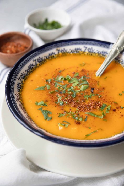 Cozy up with a bowl of this creamy roasted carrot soup! Made with sweet roasted carrots, mellow roasted garlic, and finished with a squeeze of fresh lemon juice for a hint of brightness. This soup is velvety smooth, packed with flavor, and super easy to make. Perfect for a warm, comforting lunch or light dinner, and it’s naturally vegan and gluten-free! Carrot Soup Vegan, Sweet Roasted Carrots, Vegan Carrot Soup, Roasted Carrot Soup, Carrot Soup Recipes, Roasted Carrot, Soup Vegan, Garlic Head, Carrot Soup