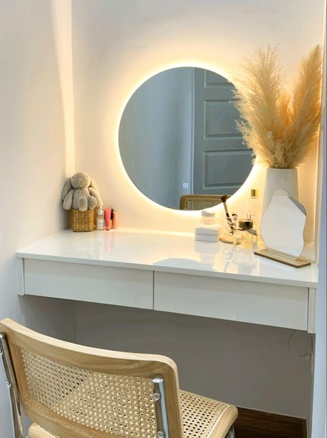 Vanity Desk With Round Mirror, Round Mirror Makeup Vanity, Makeup Desk Minimalist, Simple Makeup Desk, Circle Mirror Dressing Table, Desk With Circle Mirror, Circle Vanity Mirror With Lights, Simple Vanity Ideas Bedroom, Circle Mirror Vanity