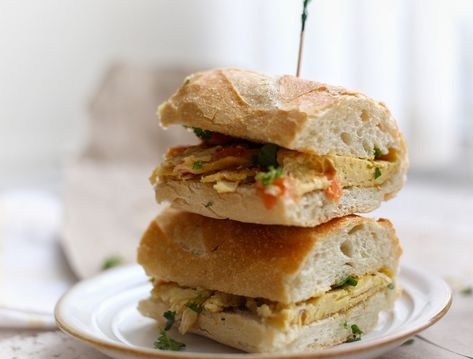 Simple Baguette Egg Sandwich Office Breakfast Ideas, Breakfast Baguette, Baguette Sandwich, Healthy Egg Breakfast, Sandwich Makers, Egg Sandwich, Simple Breakfast, Sliced Baguette, Sandwich Maker