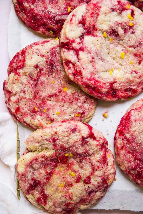 Raspberry Baking Recipes, Raspberry Lemonade Cookies, Baking Raspberry, Summer Baked Goods, Quick And Easy Baking Recipes, East Dessert Recipes, Tropical Cookies, Summer Cookie Recipes, Lemonade Cookies