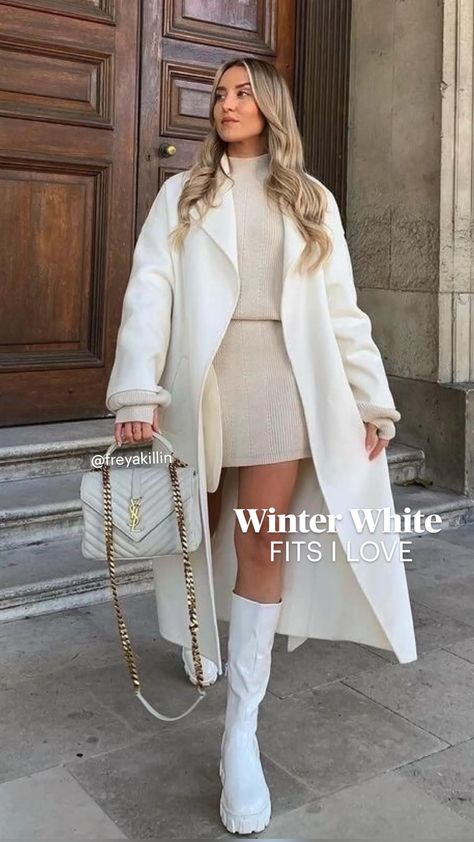 Winter white fits I love ❄️ Elegantes Party Outfit, Preppy Chic Outfits, Outfit Old Money, Adrette Outfits, Outfit Chic, White Coat, White Boots, Mode Inspo, Looks Chic