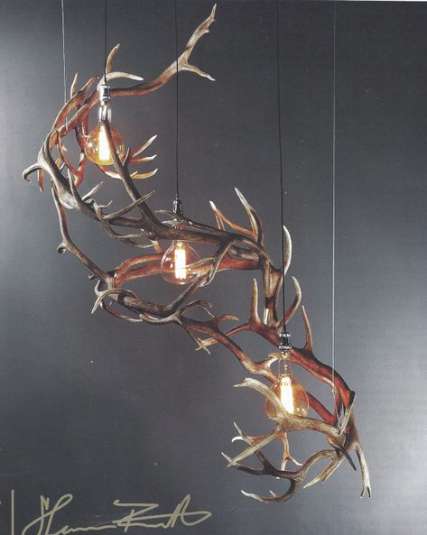 Metal Antler Chandelier, Antler Chandelier Modern, Luxury Lodge Lighting, Deer Antlers Christmas Decor, Mountain Lodge Christmas Decor Ideas, Modern Hunting Lodge, Deer Horn Ideas, Funky Wall Paint, Hunting Lodge Interiors