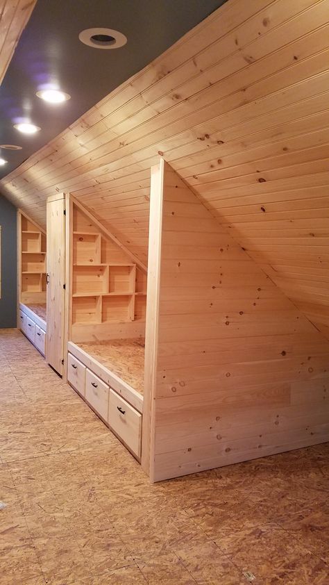 درج السلم, Attic Closet, Bunk Rooms, Attic Bedrooms, Attic Storage, Attic Renovation, Attic Spaces, Attic Remodel, Upstairs Bedroom