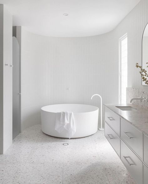 A work of art! Repost from @sabdia_constructions, featuring the Sunshine Groove 1500mm Fluted Bath. We love the way the curved wall compliments the round bath.💕 #flutedbathtub #bathtub #bathroomdesign #roundbath Open Space Bathroom, Fluted Bath, Space Bathroom, Built In Bath, Curved Wall, Round Bath, Bathtub Walls, Master Ensuite, Bathroom Design Inspiration