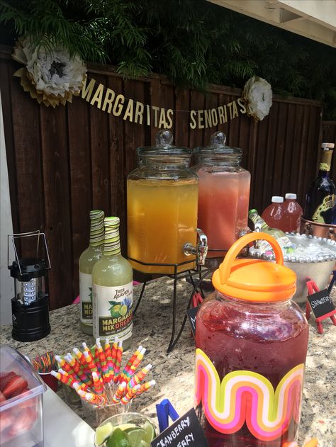 Margarita bar Taco And Tequila Party Decorations, Bridal Shower Margarita Bar, Margarita Bar Bridal Shower Ideas, Bachelorette Margarita Bar, Make Your Own Margarita Bar, Build Your Own Margarita Bar, Taco And Margarita Party, Margarita Ville Party Ideas, Margarita Station Parties