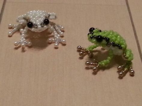 Bead Pets Pattern Diy Tutorial, Beaded Frog Pattern, Seed Bead Frog, Seed Bead Animals, Bead Frog, Beaded Frog, Bead Animals, Seed Bead Crafts, Beading Jewelery