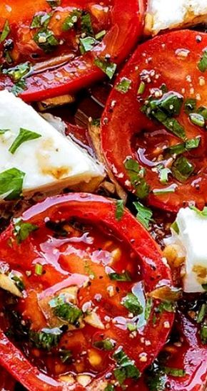 Tomatoes With Mozzarella, Sliced Tomatoes, Tomato Dishes, Marinated Tomatoes, Fresh Tomato Recipes, Tomato Salad Recipes, Tomatoes Recipe, Veggie Side Dishes, Tomato Recipes