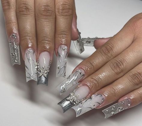 Nails Designs Ombre, Glitter Wedding Nails, Acrylic Nails Chrome, Silver Acrylic Nails, Chrome Nail Designs, Classy Looks, Bridal Nails Designs, Silver Nail Designs, Nail Designs Ideas