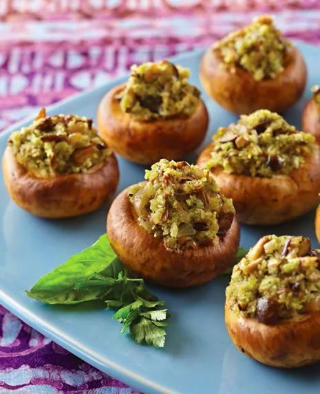 Garlic and Pesto Stuffed Mushrooms - Appetizer - Kosher Recipe Panko Recipes, Stuffed Mushrooms Vegetarian, Mushrooms Recipes, Mushroom Side Dishes, Garlic Pesto, Traditional Thanksgiving Recipes, Mushroom Appetizers, Kosher Cooking, Matzo Meal