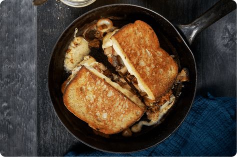 A quick and delicious take on the traditional toastie recipe. Recipe by Jarlsberg... Jarlsberg Cheese, Pork Loin Ribs, Asian Noodle Salad, Oven Baked Bacon, Jarlsberg, Paneer Dishes, Best Grilled Cheese, Grilled Cheese Recipes, Best Cheese