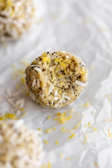 Lemon Bliss Balls - Eat With Clarity Lemon Protein Balls, Lemon Protein, Protein Balls Recipe, Healthy Protein Snacks, Lemon Coconut, Bliss Balls, Protein Balls, Protein Ball, Nutrition Labels