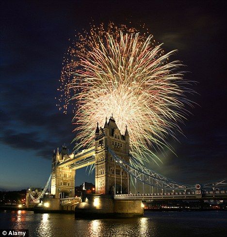 Bonfire night is on the 5th November but there are lots of firework displays planned in London over the weekend. Bonfire Night Guy Fawkes, England Houses, Guy Fawkes Night, Gunpowder Plot, King James I, Fire Works, New Year Fireworks, London Night, Guy Fawkes