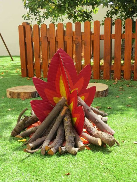 What a wonderful camp fire!! So easy to make!! See more party ideas and share yours at CatchMyParty.com #catchmyparty #partyideas #campingparty #fire #campingpartydecorations Disney Safari Birthday, Campfire Diy, Fake Campfire, Safari Birthday Party Ideas, Camping Party Decorations, Camp Vbs, Campfire Party, Lumberjack Party, Camping Theme Party