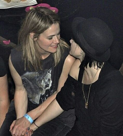 Leisha Hailey, Kate Moennig, Uh Huh, Her Music, Actresses, Celebrities, Hats, Hair Styles, Grey