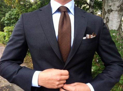 Grey Suit Combinations, Tie Outfit, Suit Brown, Dark Gray Suit, Suit Combinations, Charcoal Suit, Groom And Groomsmen Attire, Gents Fashion, Grey Suit