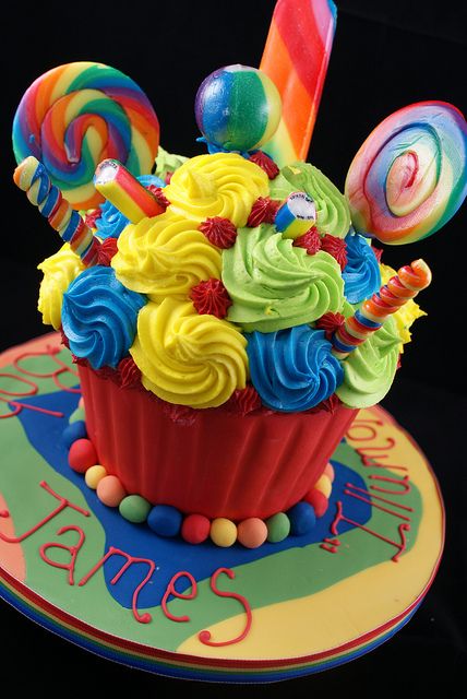 All the fun of the Fair Giant Cupcake! by Cutie Cupcakes (aka Heather), via Flickr Cupcakes Design, Giant Cupcake Cakes, Big Cupcake, Giant Cupcake, Cupcake Birthday Cake, Giant Cupcakes, Crazy Cakes, Love Cake, Fancy Cakes