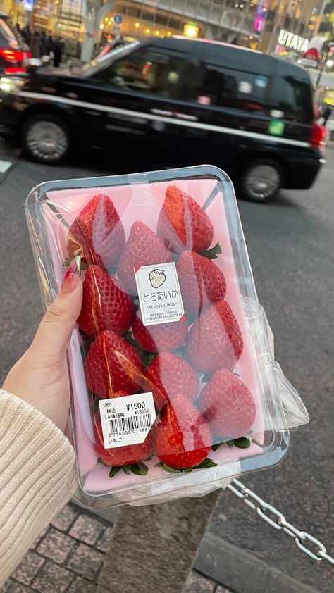 japan aesthetic Japan Market Aesthetic, Japan Seaside Aesthetic, Japan Travel Aesthetic Food, Japan Snacks Aesthetic, Japan Strawberry, House In Tokyo, Strawberry House, Types Of Strawberries, Japan Vibes