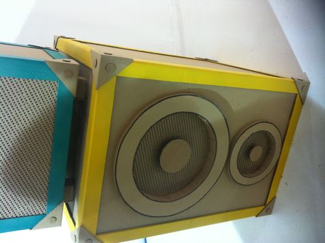 Cardboard speakers Diy Speaker Box Ideas, Cardboard Speaker, Cardboard Props, Homecoming Decorations, Music Theme Birthday, Set Building, Box Costumes, Rock Star Party, Vintage Speakers