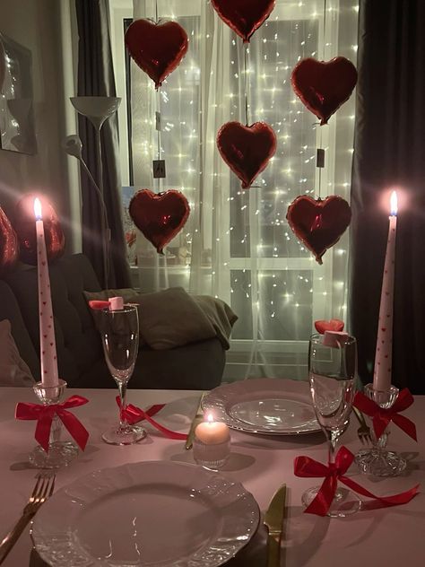 Husband Birthday Decorations, Candle Light Dinner Ideas, Celebration Aesthetic, Romantic Home Dates, Romantic Dinner Decoration, Romantic Table Decor, Romantic Valentines Day Ideas, Romantic Room Decoration, Romantic Table Setting