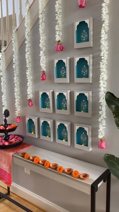 DIY Jarokha Boxes Cheap Craft Ideas, Diwali Decoration Ideas, Ganpati Decoration At Home, Diwali Decorations At Home, Diwali Decoration Items, Indian Handicrafts, Diy Diwali Decorations, Ganpati Decoration Design, Diwali Diy