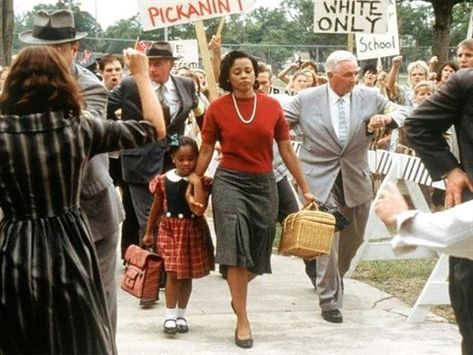 Lucille Bridges walking her Daughter Ruby Bridges to school. Calendar Images, Ruby Bridges, Walk To School, Menlo Park, Civil Rights Movement, Community Events, Today Show, Women In History, Black Kids