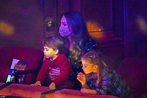 Duke and Duchess of Cambridge give George, Charlotte and Louis attend a West End pantomime | Daily Mail Online Kate Middleton Daughter, Prince Louis Of Cambridge, Charlotte George, Lady Sarah Chatto, Barbara Windsor, Prince William Et Kate, Princesse Kate Middleton, Duchesse Catherine, Cambridge Family