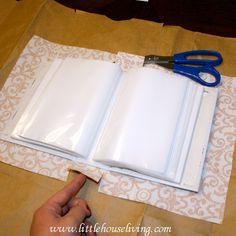 How to make your own fabric covered photo album! Perfect simple homemade gift idea, I love this! Simple Homemade Gifts, Make A Photo Album, Make Your Own Fabric, Homemade Gift Idea, Photo Album Covers, Handmade Photo Albums, Diy Photo Book, Scrapbook Cover, Photo Album Craft