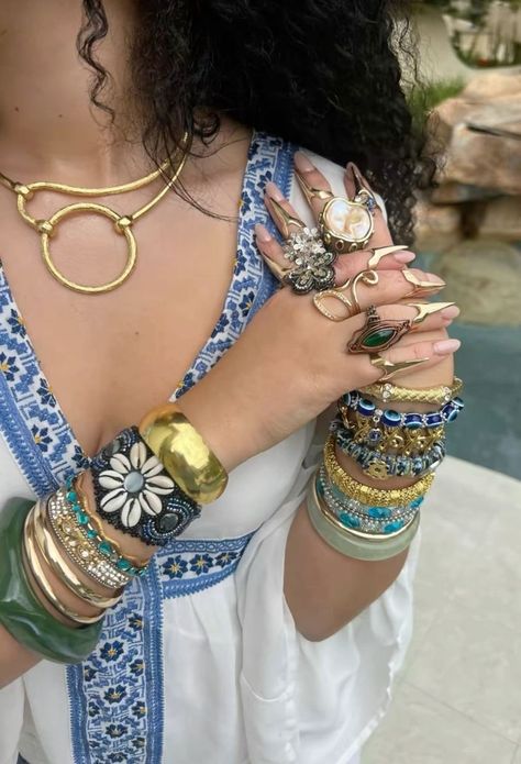 Chunky Gold Jewelry, Xoxo Jewelry, Dope Jewelry Accessories, Earthy Jewelry, Earthy Outfits, Jewelry Accessories Ideas, Dope Jewelry, Chunky Jewelry, Jewelry Fashion Trends