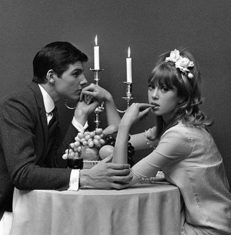 Couples Dining, Pattie Boyd, Vintage Couples, Human Poses Reference, Poses References, Human Poses, Photo Couple, Oui Oui, Art Poses