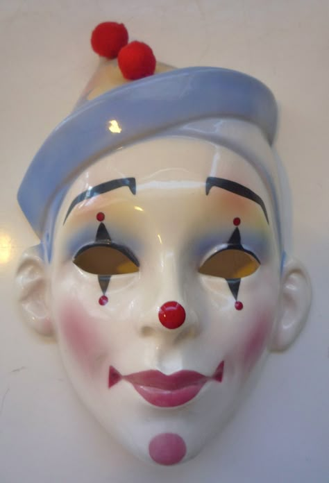 Vintage Clown Masks, Clown Mask Art, Paper Mache Clown Mask, Cute Clown Mask, Clay Clown Face, Diy Clown Mask, Vintage Clown Mask, Mask Inspo Art, Porcelain Clown Mask