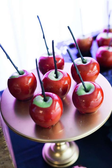 Candy apples at a witches Halloween party! See more party planning ideas at CatchMyParty.com! Wiccan Party, Coven Party, Witches Birthday, Witch Birthday Party, Witches Den, Toddler Birthday Party Themes, Witchy Party, Witches Tea Party, Wizard Birthday Party