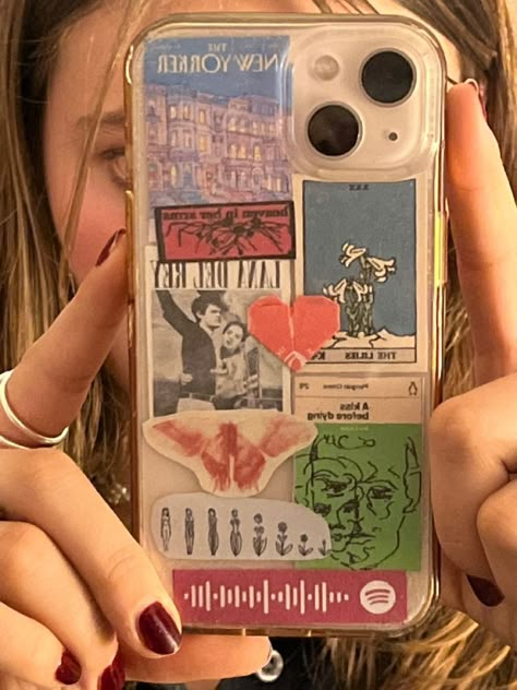 Clear Phone Case Ideas Spotify, Stuff In Phone Case, Spotify Code Phone Case, Clear Phone Case With Pictures, Cute Clear Case Ideas, Stuff To Put In Phone Case, Clear Phone Case Ideas Lana Del Rey, Clear Case Phone Ideas, Cool Clear Phone Case Ideas