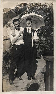 Gay History, Vintage Couples, Foto Art, Photo Vintage, Photo Memories, Vintage Portraits, Two Men, Pose Reference Photo, Vintage Photo