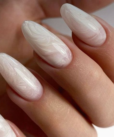 Witte nagels inspiratie & nail art ideeën - Mamaliefde Marble Nail Designs, Snowflake Nail Art, Trends Nails, Simple Gel Nails, Almond Nails Designs, Snowflake Nails, Bride Nails, White Nail, Marble Nails