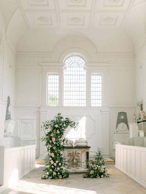 Summery wedding inspiration in a historic home in the Cotswolds via Magnolia Rouge Compton Verney, Cotswold Stone, Stone Mansion, Cotswolds Wedding, English Wedding, Wedding Venue Inspiration, Editorial Wedding, The Cotswolds, Stately Home