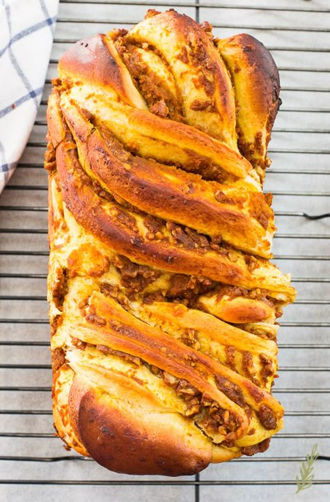 Pecan Babka, Autumn Bakes, Natural Sweets, Baked Scones, Babka Bread, Jewish Foods, Jewish Holiday Recipes, Bread Sweet, Babka Recipe