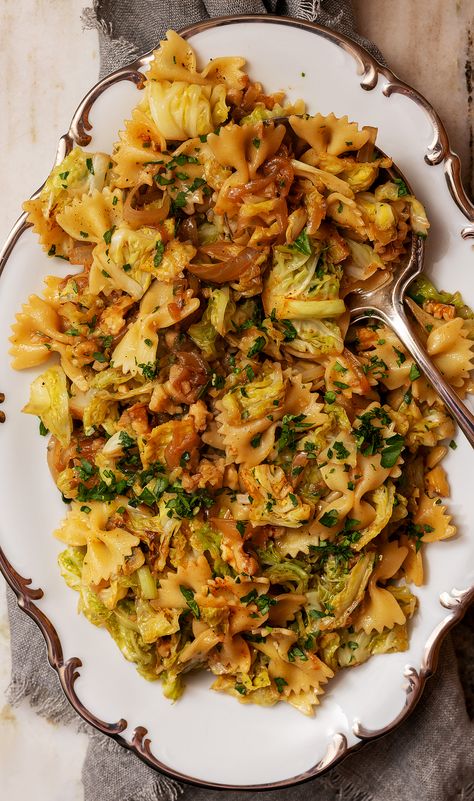 Cabbage Walnut Pasta Fall Cabbage Recipes, Cabbage Pasta Recipes, Comfort Food Pasta, Cabbage Vegan Recipes, Cabbage Recipe Vegan, Cabbage And Pasta, Pasta With Cabbage, Cabbage Pasta, Recipe For Cabbage