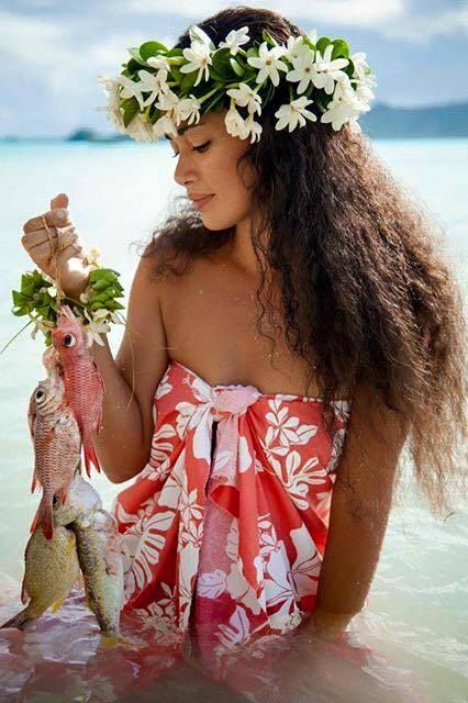 Moana Aesthetic, Tahitian Costumes, Polynesian Dance, Hawaiian Woman, Hawaiian Dancers, Polynesian Art, Hula Dance, Hawaiian Art, Hula Dancers