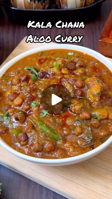 Chana Curry Recipe, Kala Chana Recipe Indian, Black Chana Recipe, Kala Chana Recipe, Chickpea Potato, Chana Masala Recipe, Chana Recipe, Aloo Curry, Mango Powder